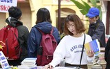 Thăm hội sách mùa Xuân Thăng Long tại hồ Văn